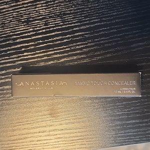 Anastasia magic touch concelar shade 4, new never used